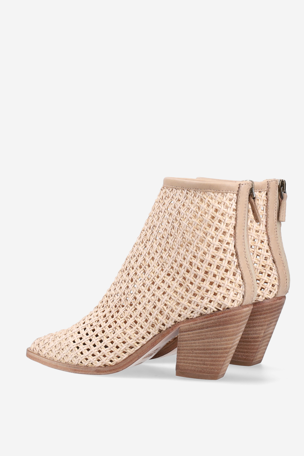 Pointed-toe raffia boots
