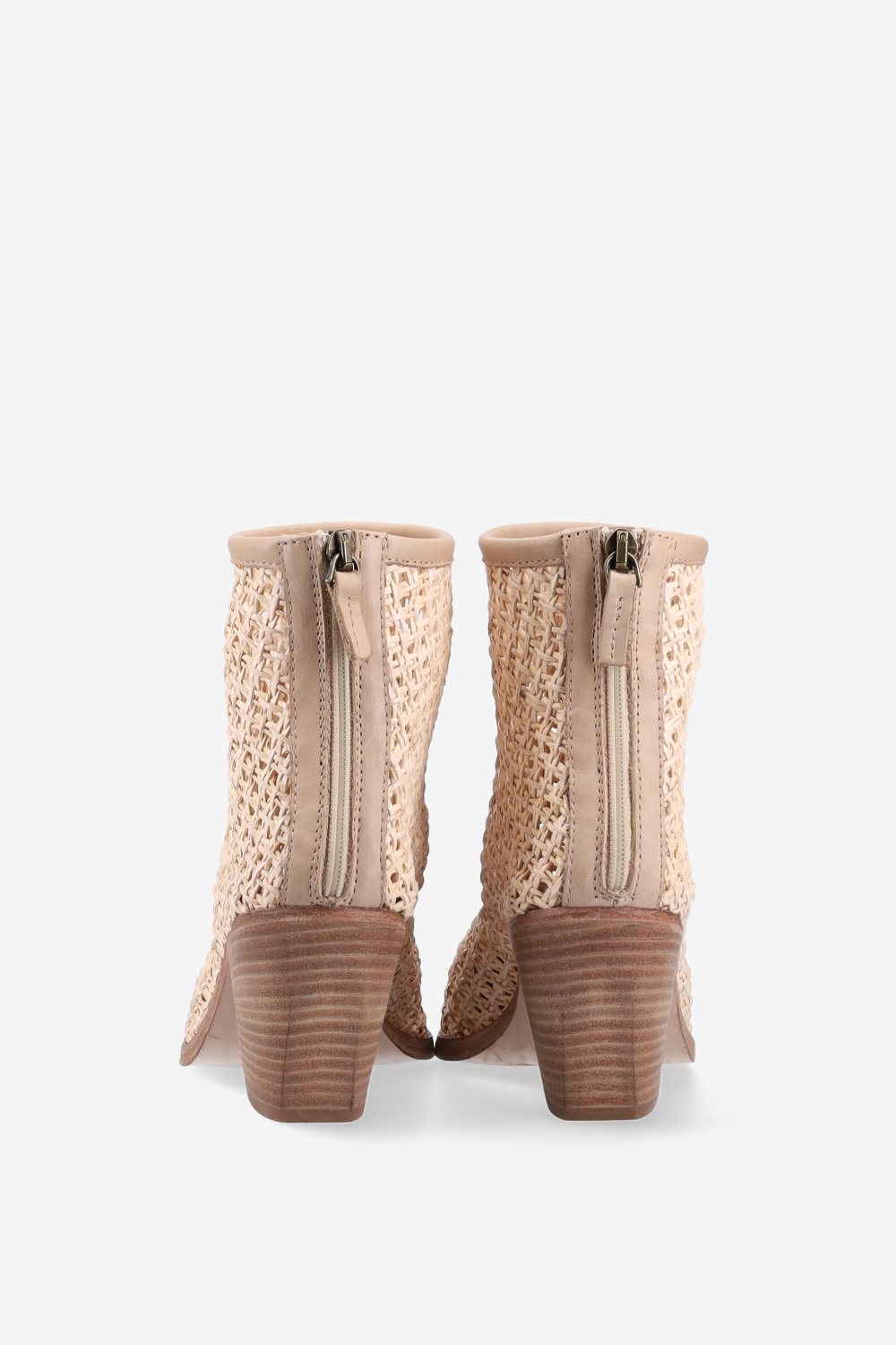 Pointed-toe raffia boots