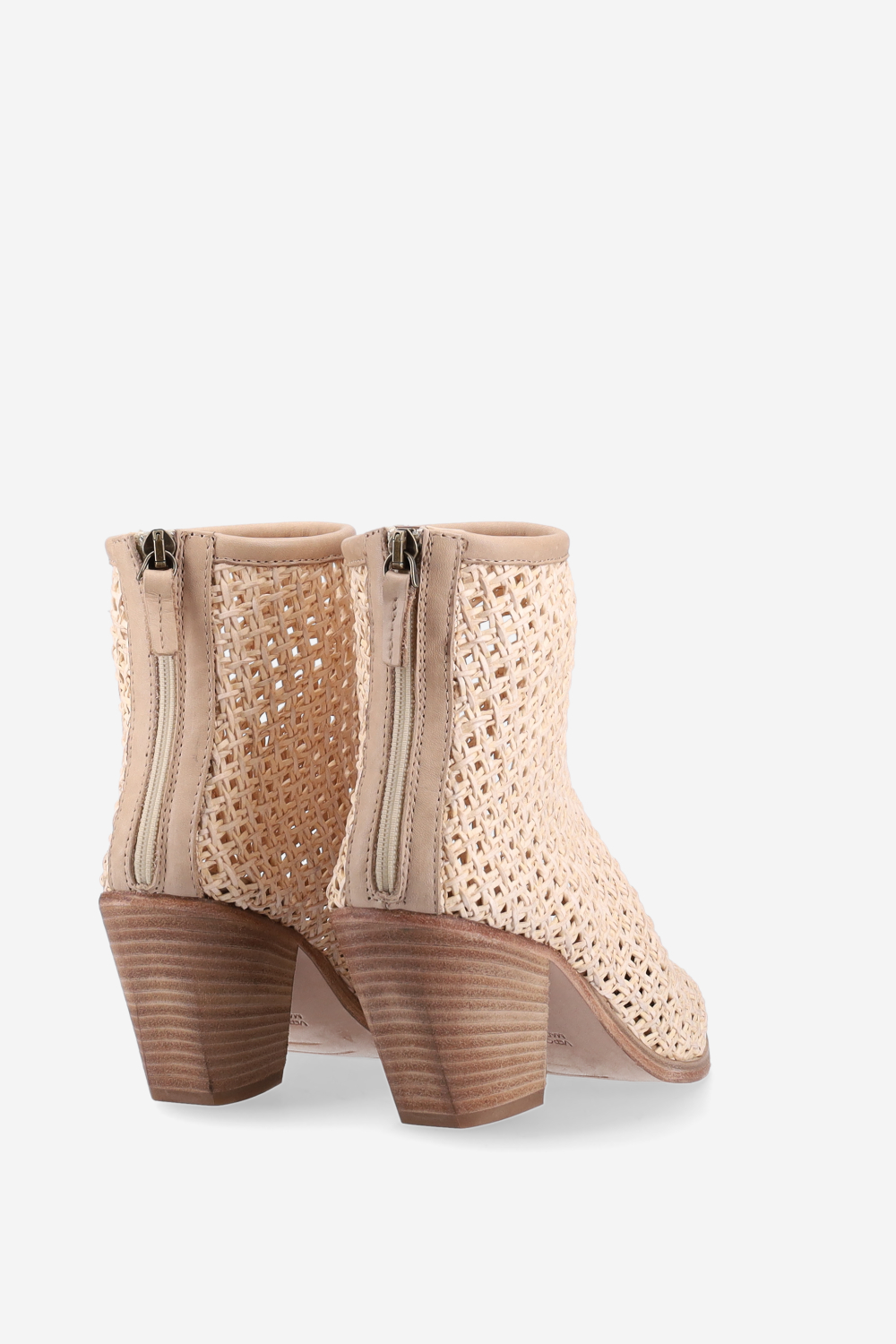 Pointed-toe raffia boots