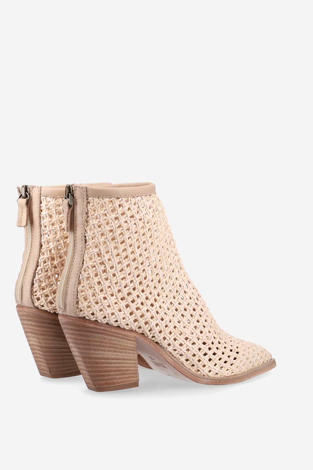 Pointed-toe raffia boots