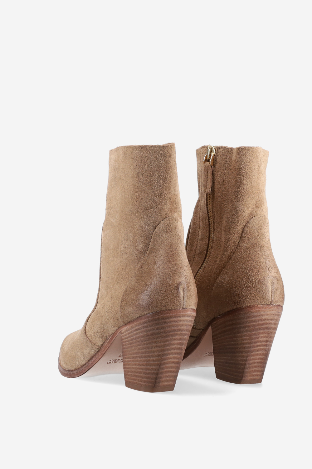 Pointed-toe suede ankle boots
