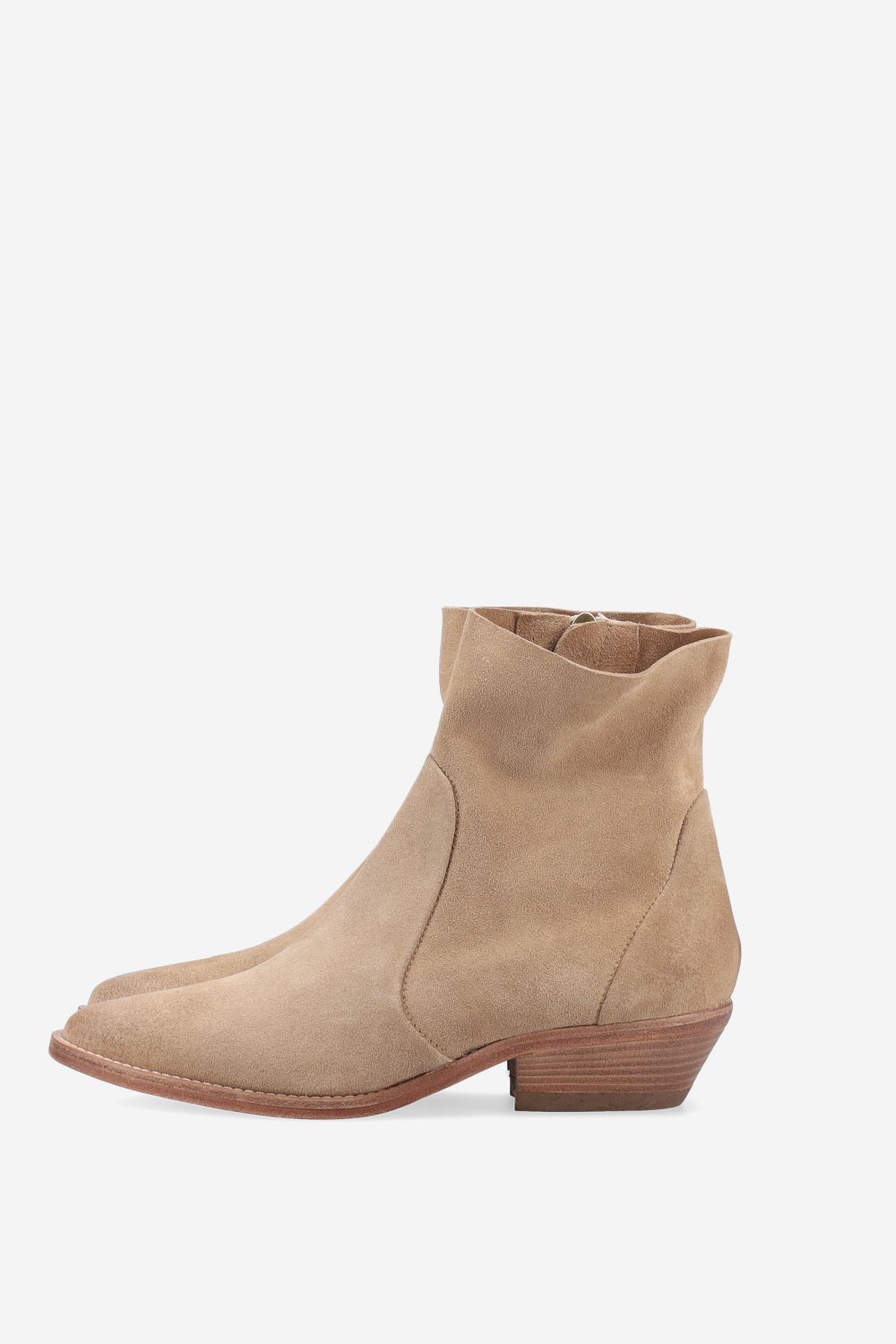 Pointed-toe suede ankle boots