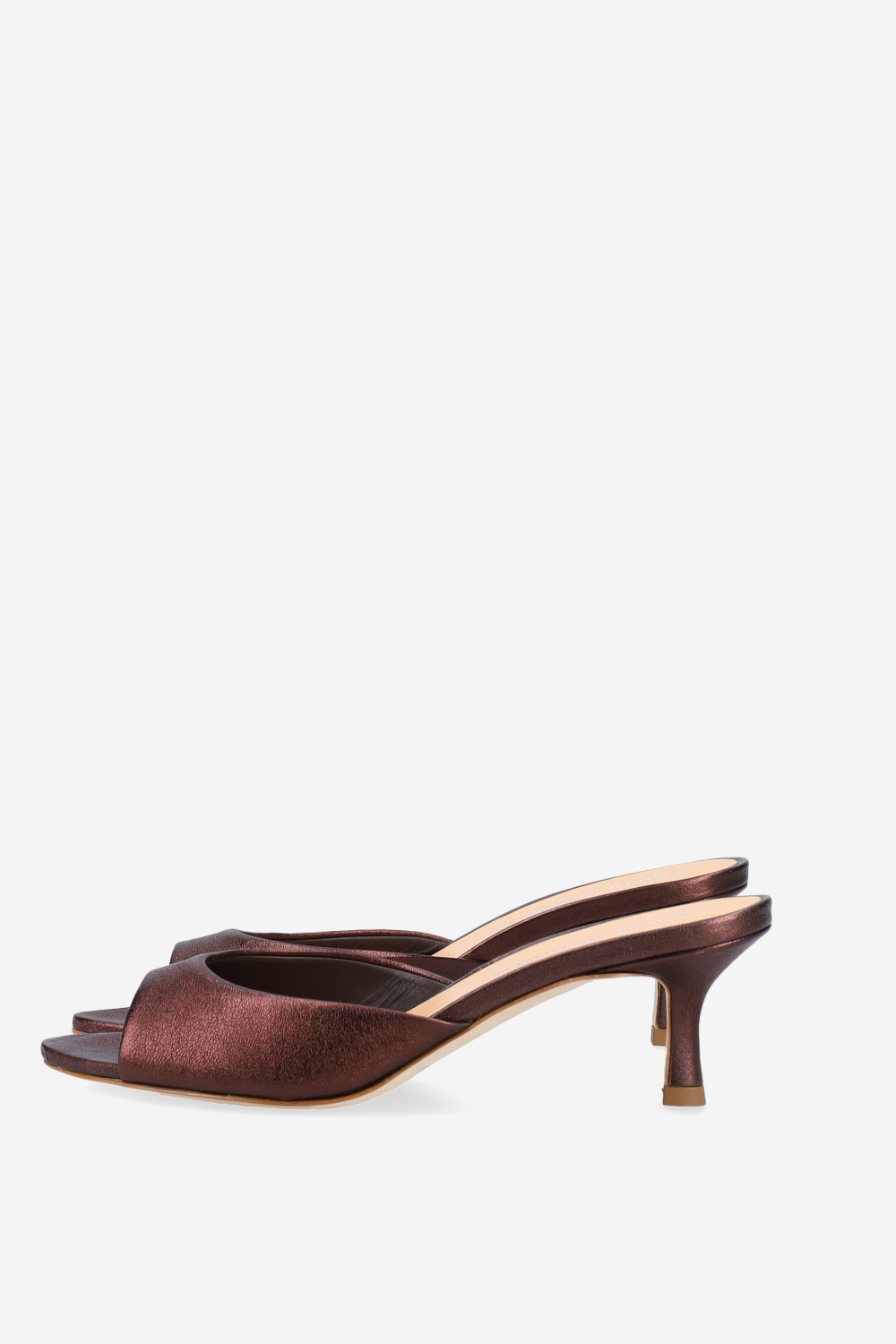 Pointed-toe metallic leather sandals