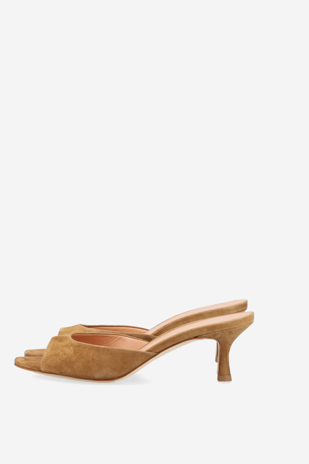 Pointed-toe suede sandals