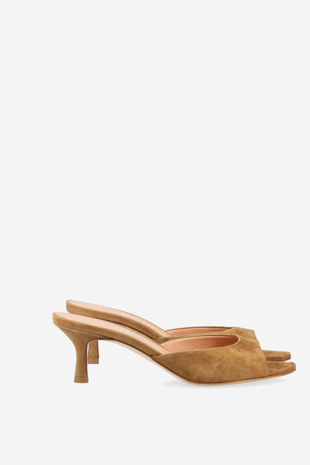 Pointed-toe suede sandals