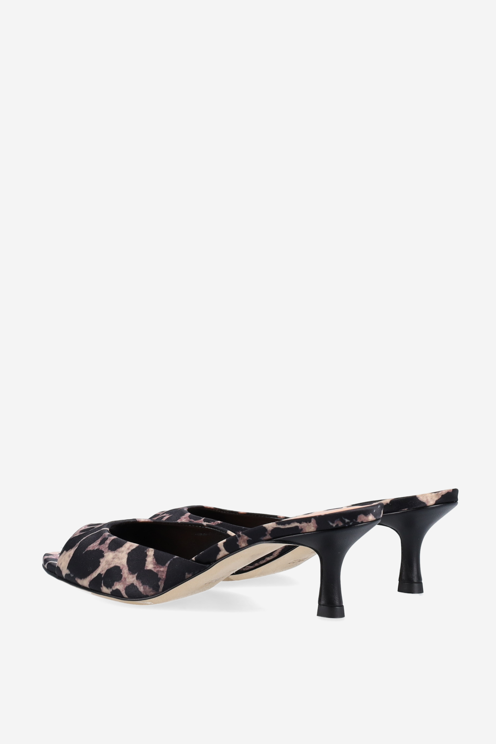 Pointed-toe satin sandals