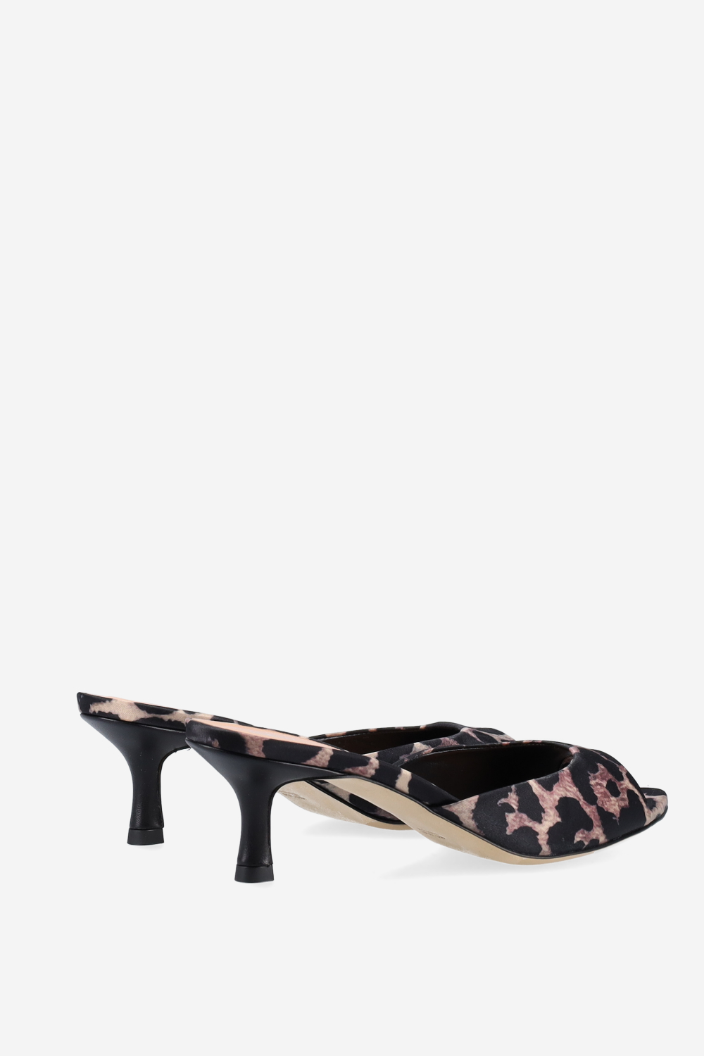Pointed-toe satin sandals