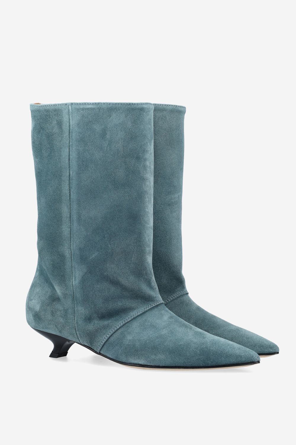 Unforgettable suede boots