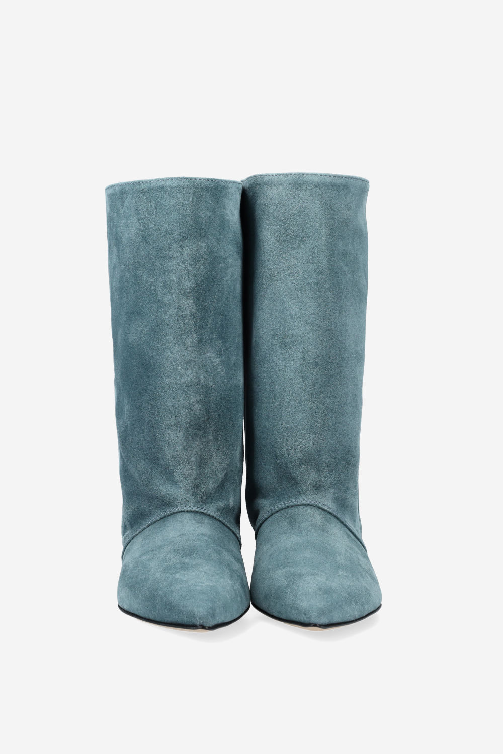 Unforgettable suede boots