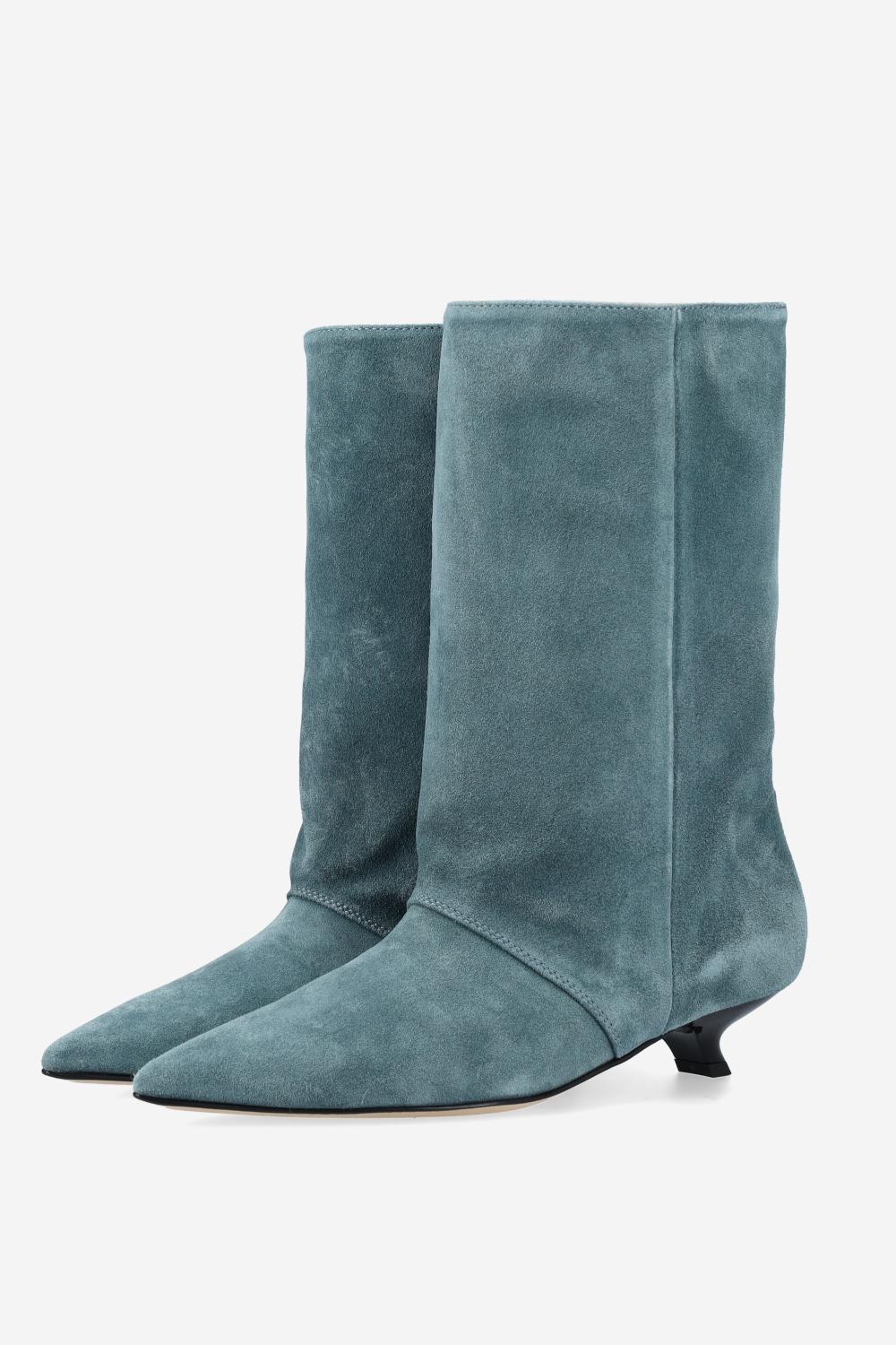 Unforgettable suede boots