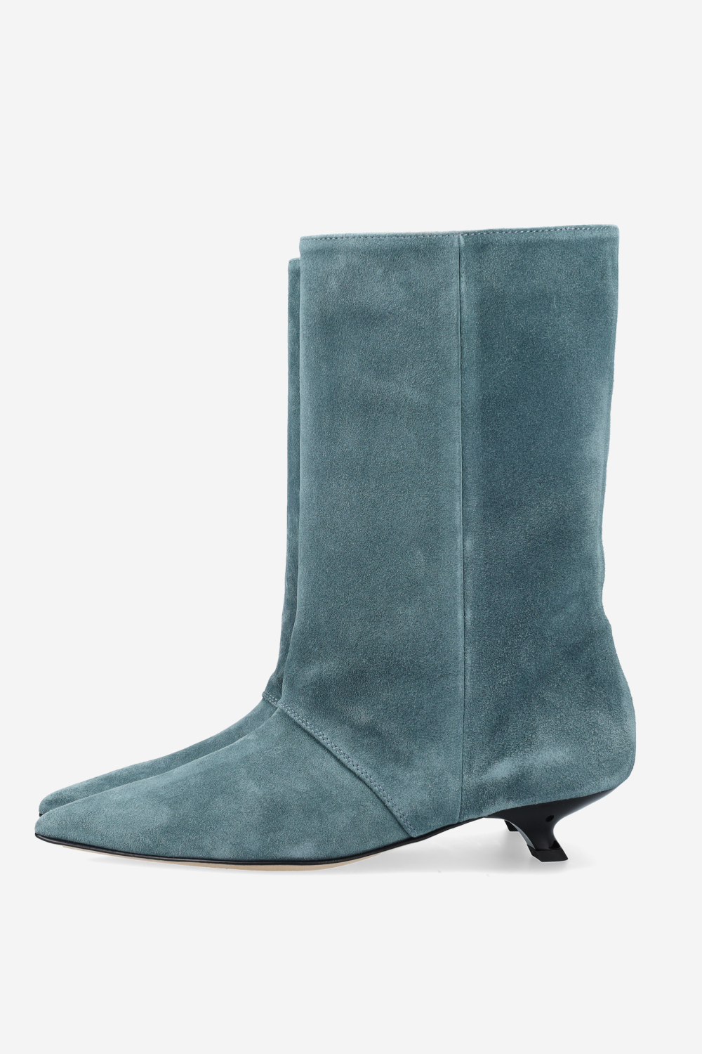 Unforgettable suede boots