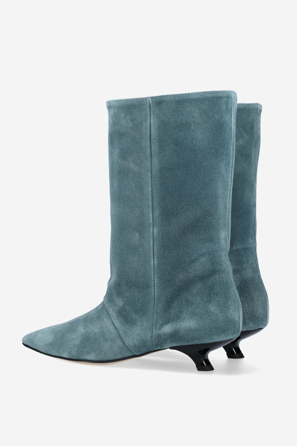 Unforgettable suede boots