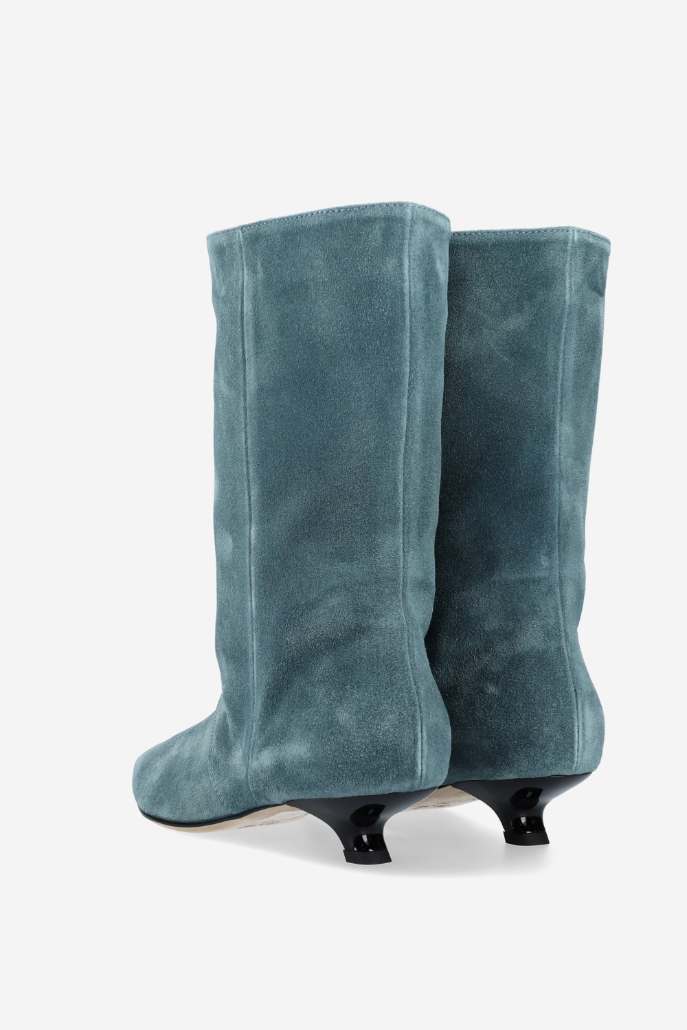 Unforgettable suede boots