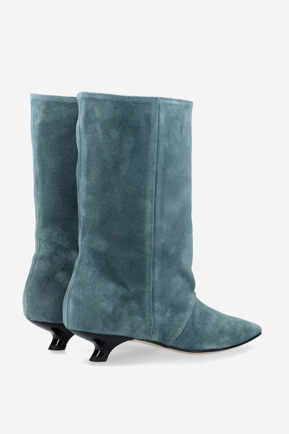 Unforgettable suede boots