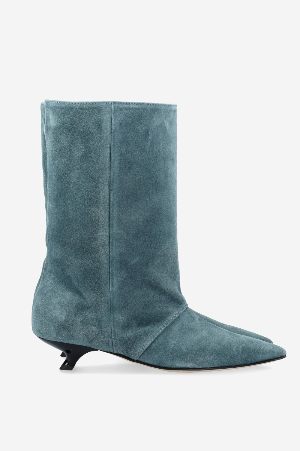 Unforgettable suede boots