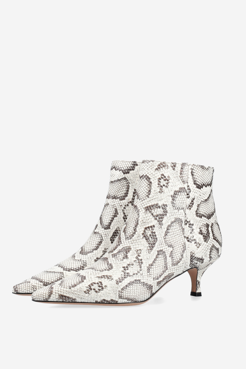 Pointed-toe leather ankle boots