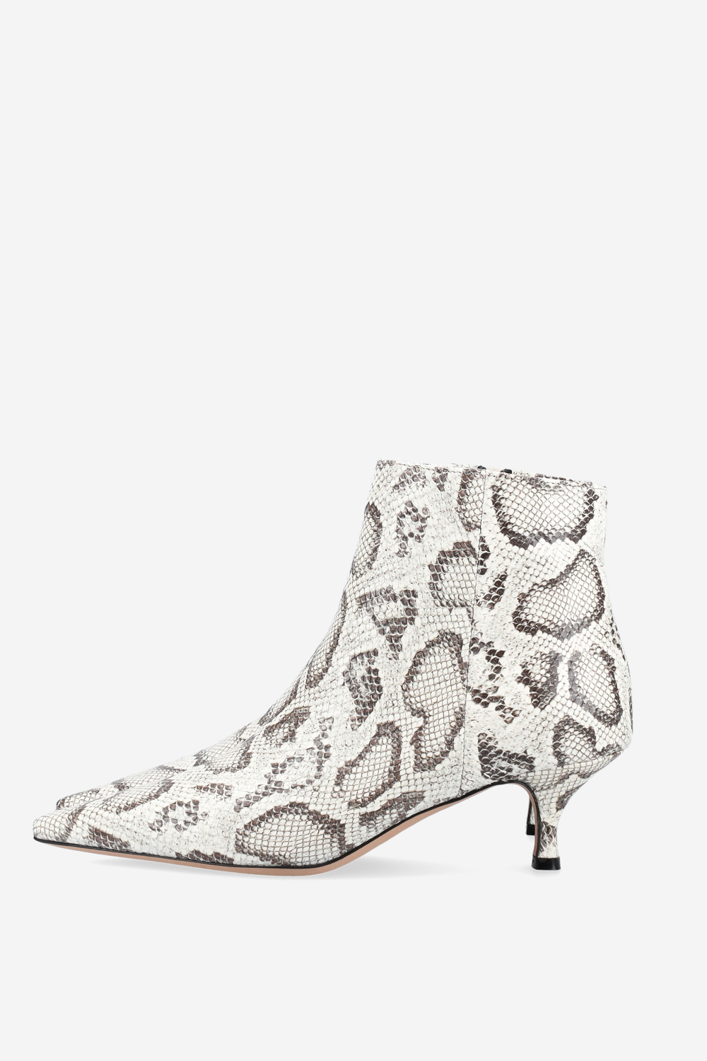 Pointed-toe leather ankle boots