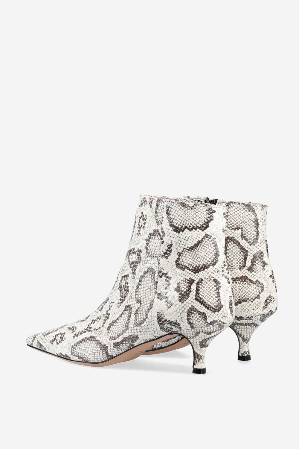 Pointed-toe leather ankle boots