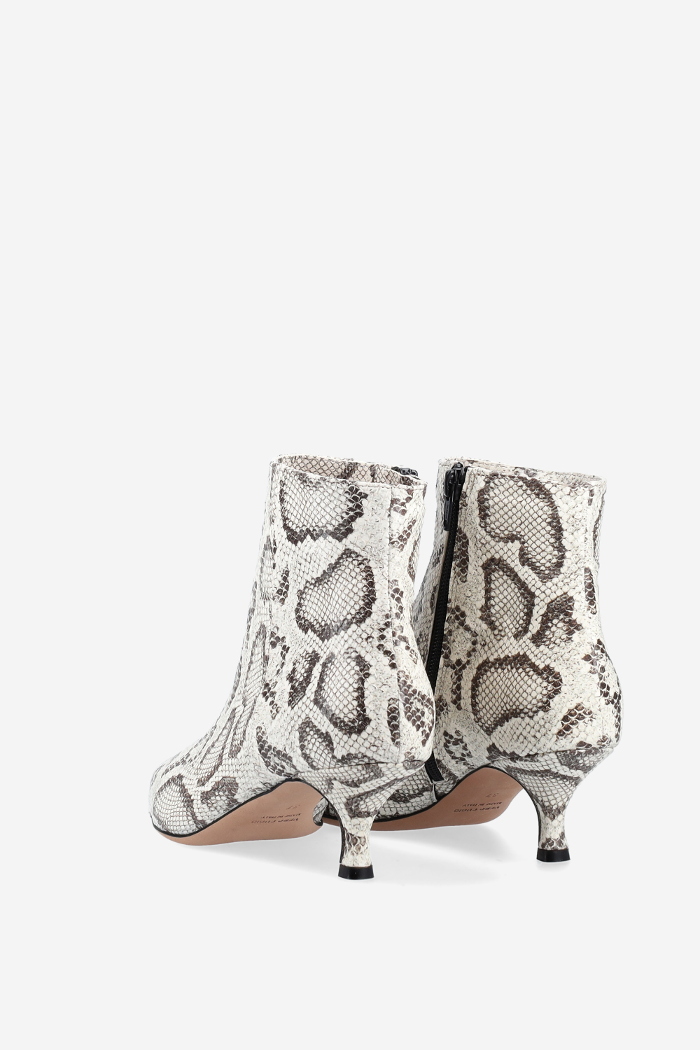 Pointed-toe leather ankle boots
