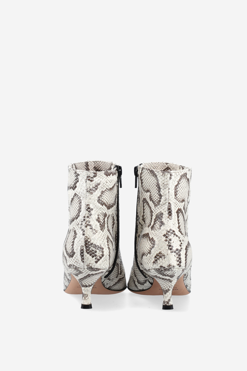 Pointed-toe leather ankle boots