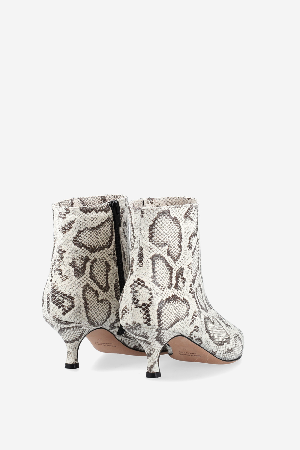 Pointed-toe leather ankle boots