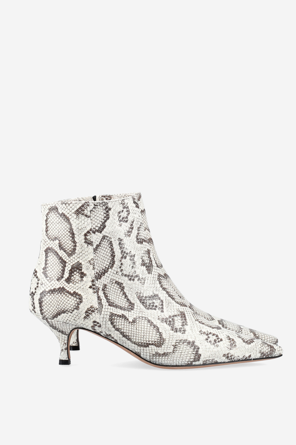 Pointed-toe leather ankle boots