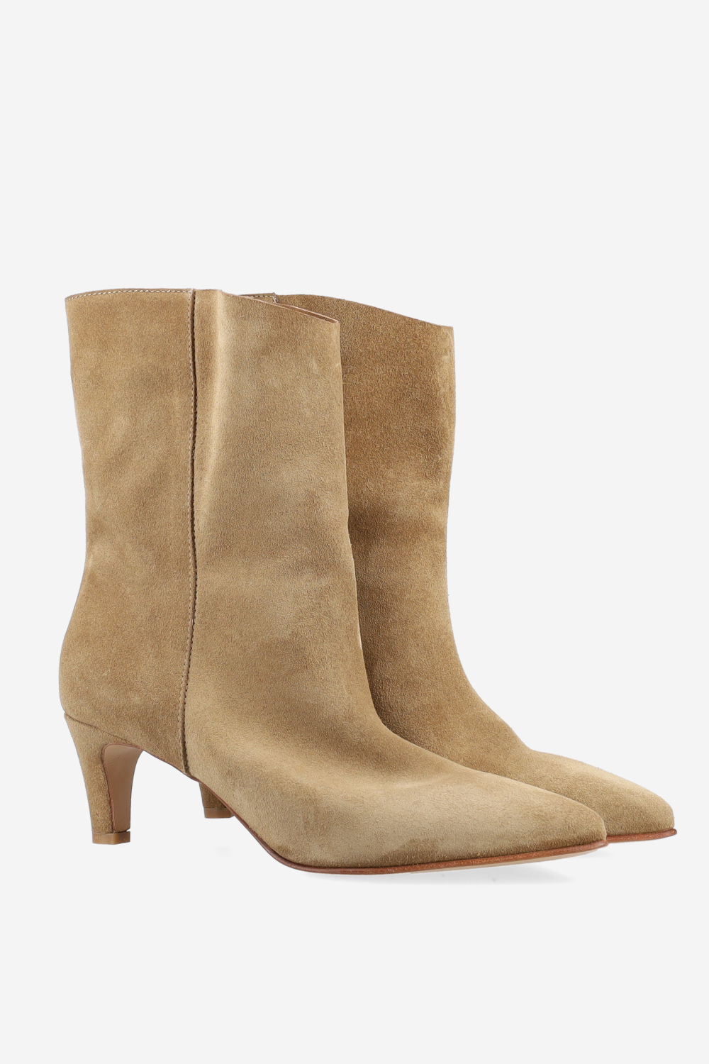 Pointed-toe suede ankle boots