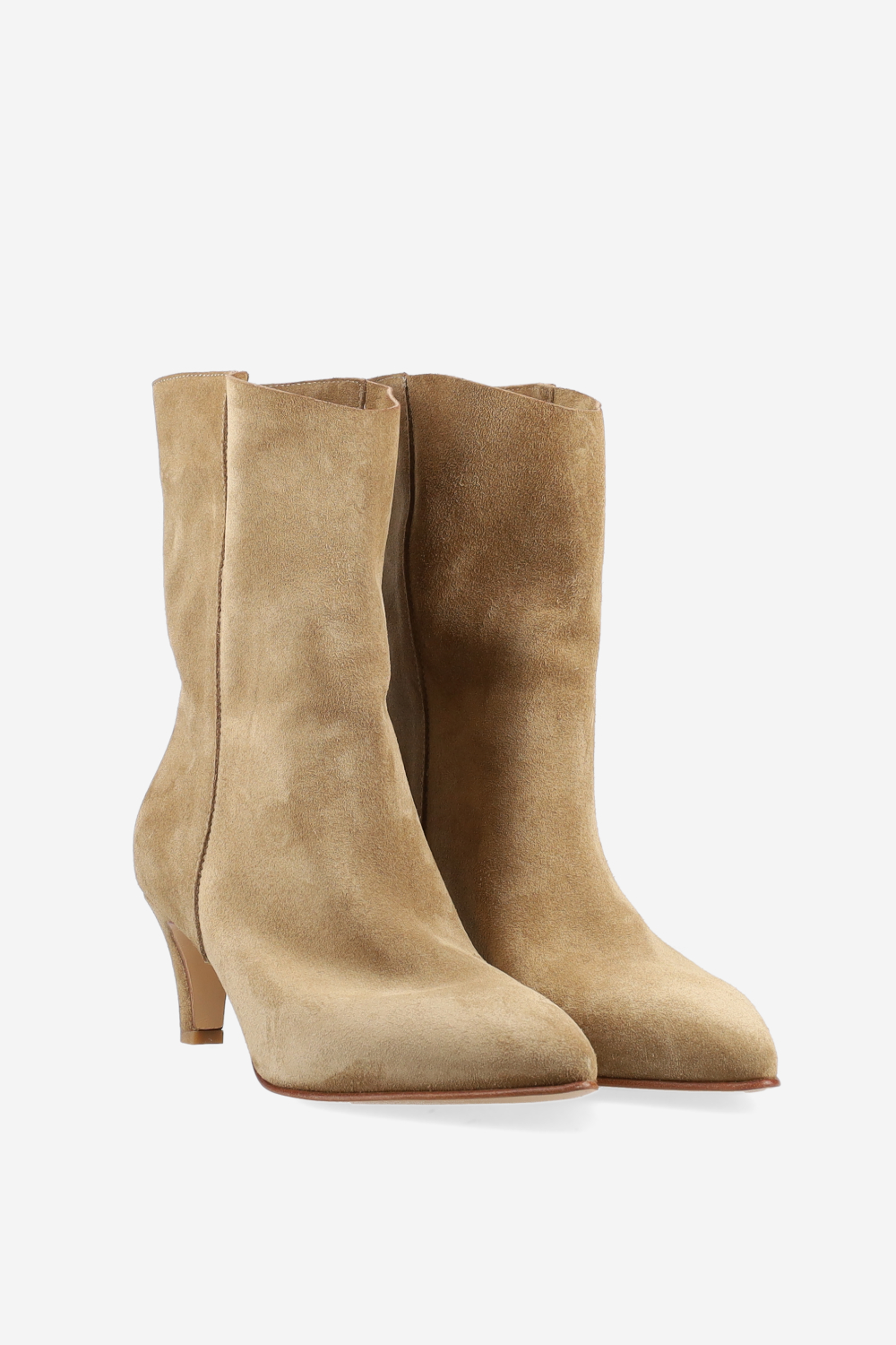 Pointed-toe suede ankle boots