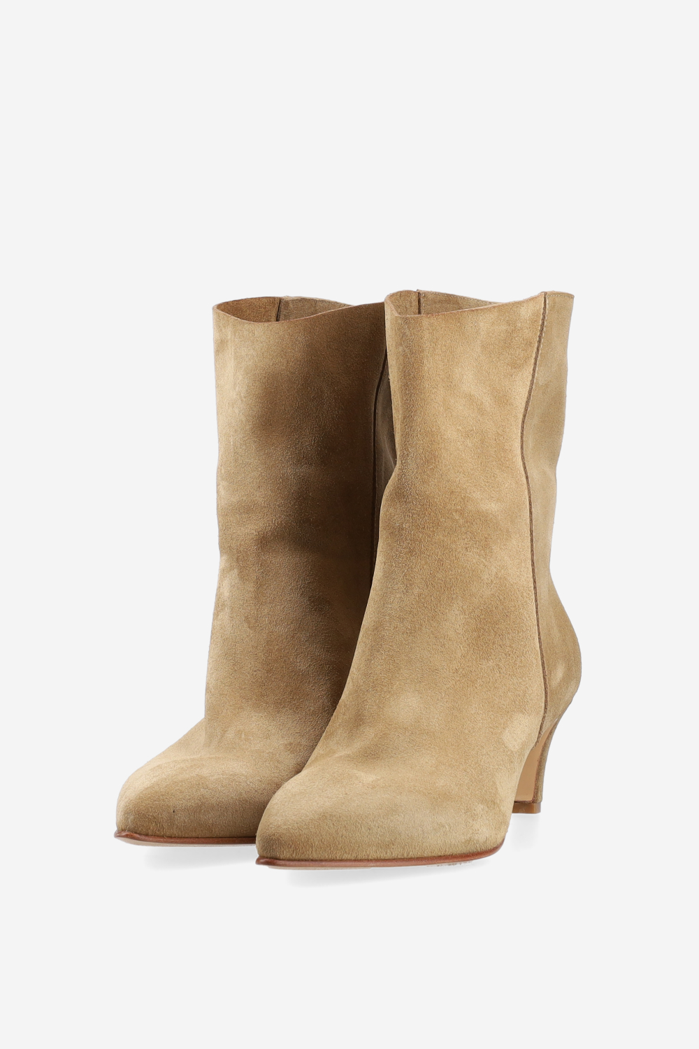 Pointed-toe suede ankle boots