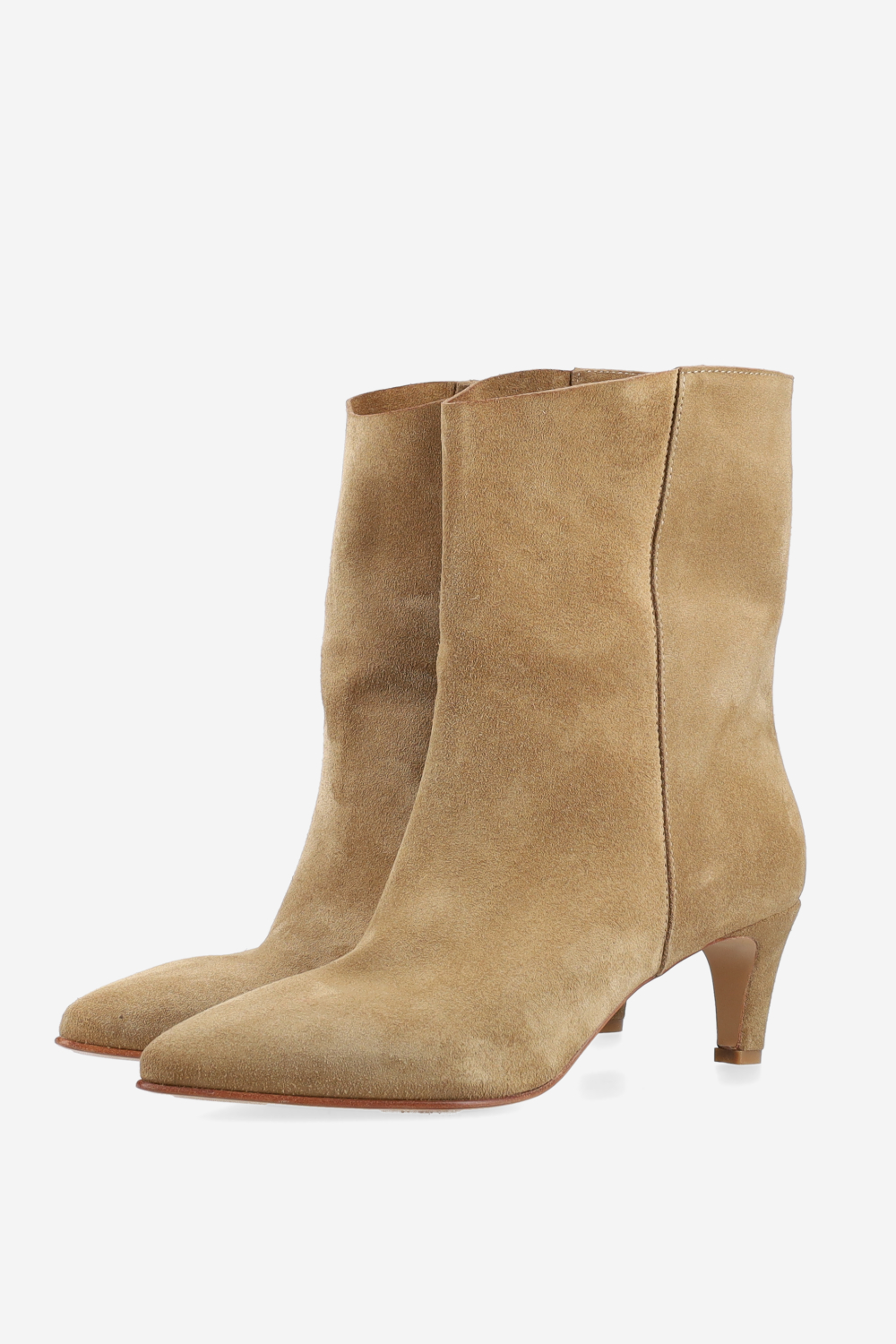 Pointed-toe suede ankle boots