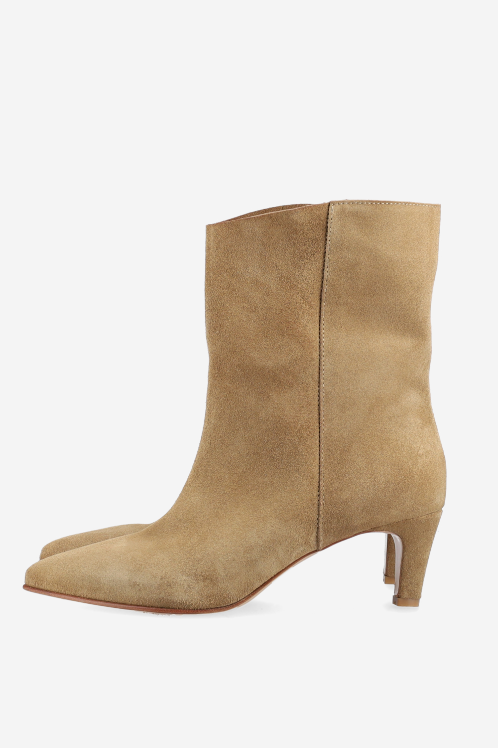 Pointed-toe suede ankle boots