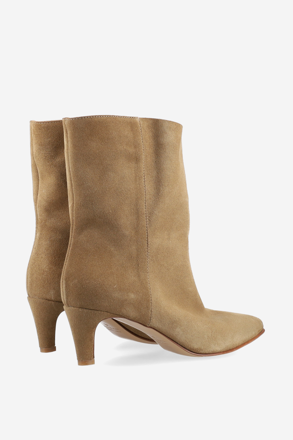 Pointed-toe suede ankle boots