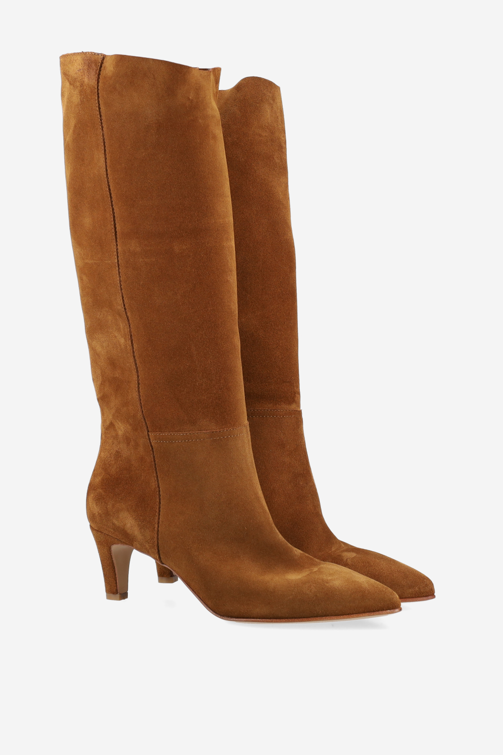 Pointed-toe suede boots