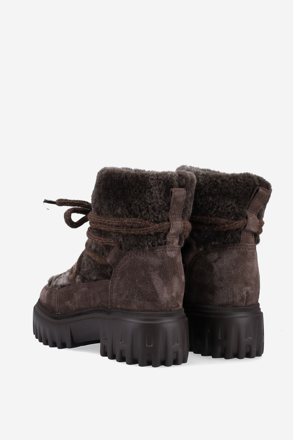 H700 suede boots