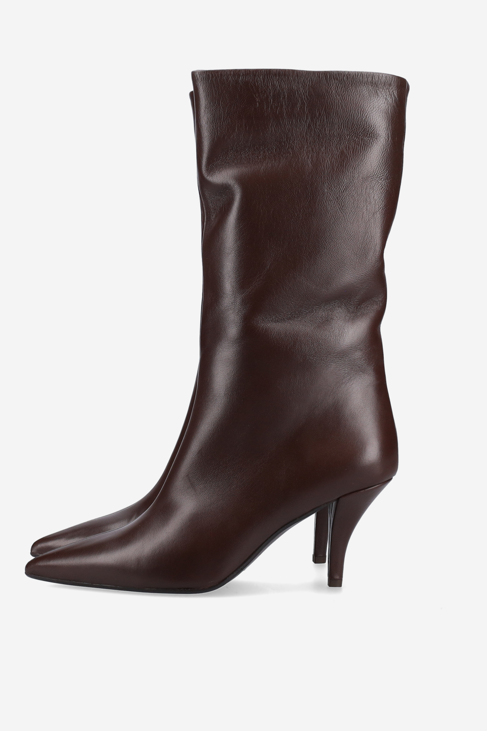 Pointed-toe leather boots