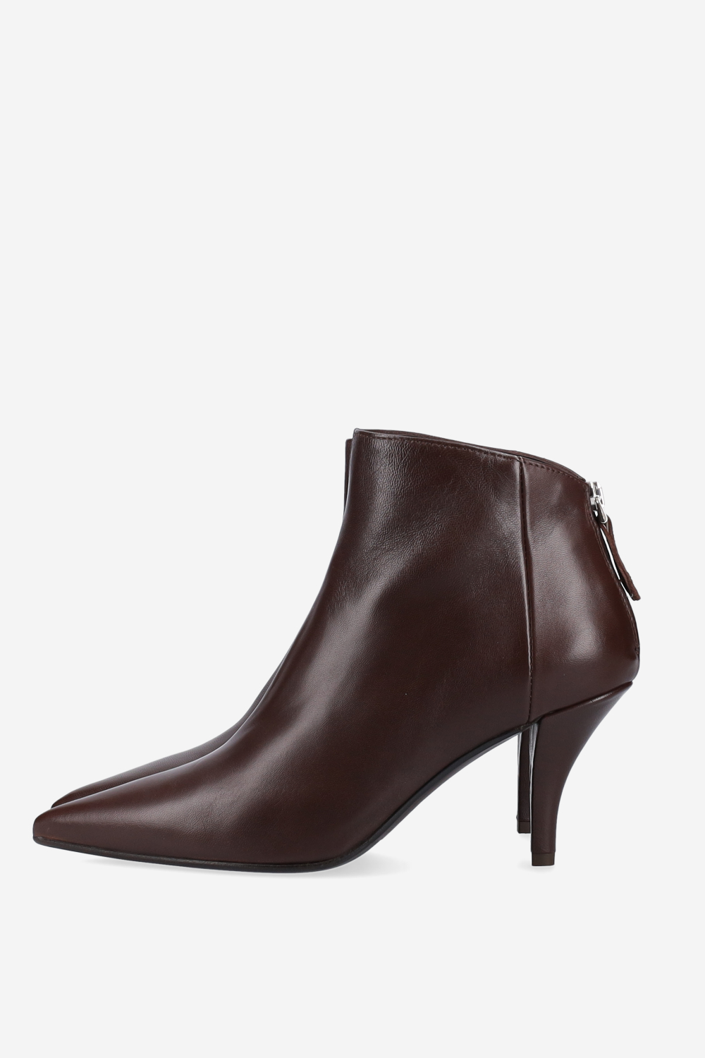 Pointed-toe leather ankle boots