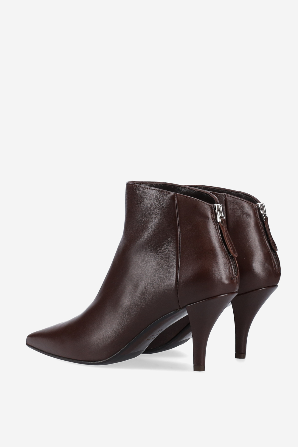 Pointed-toe leather ankle boots
