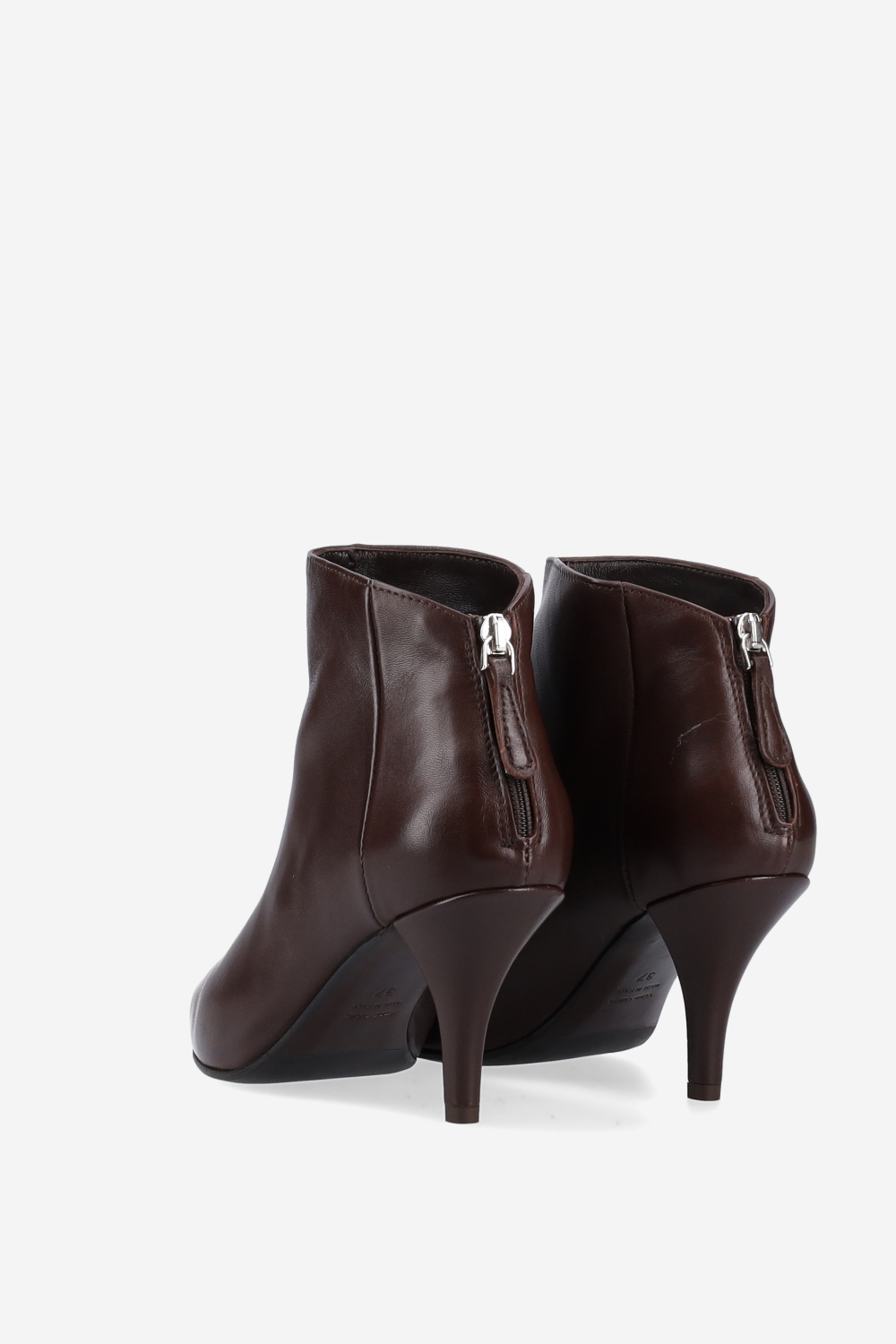 Pointed-toe leather ankle boots