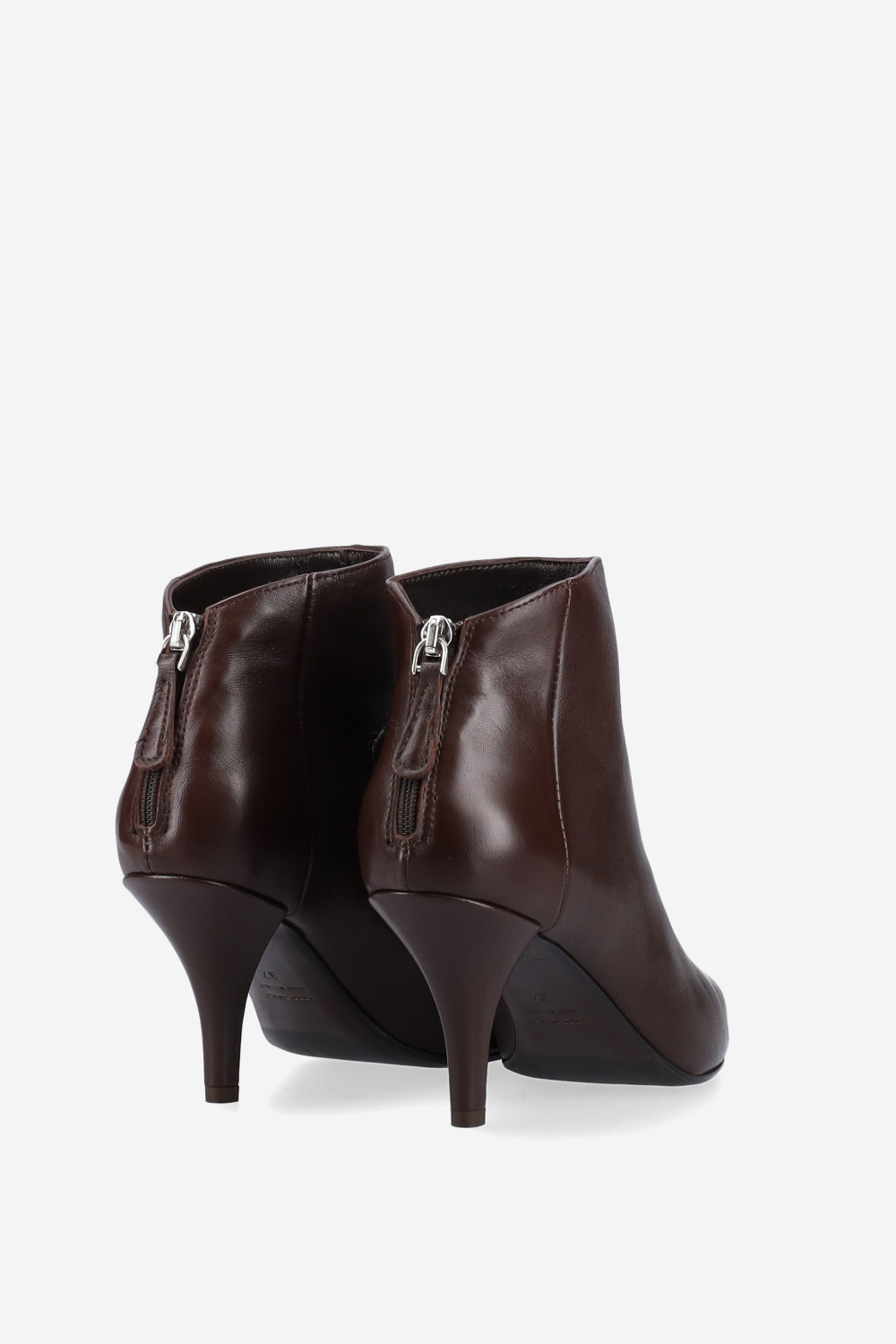 Pointed-toe leather ankle boots