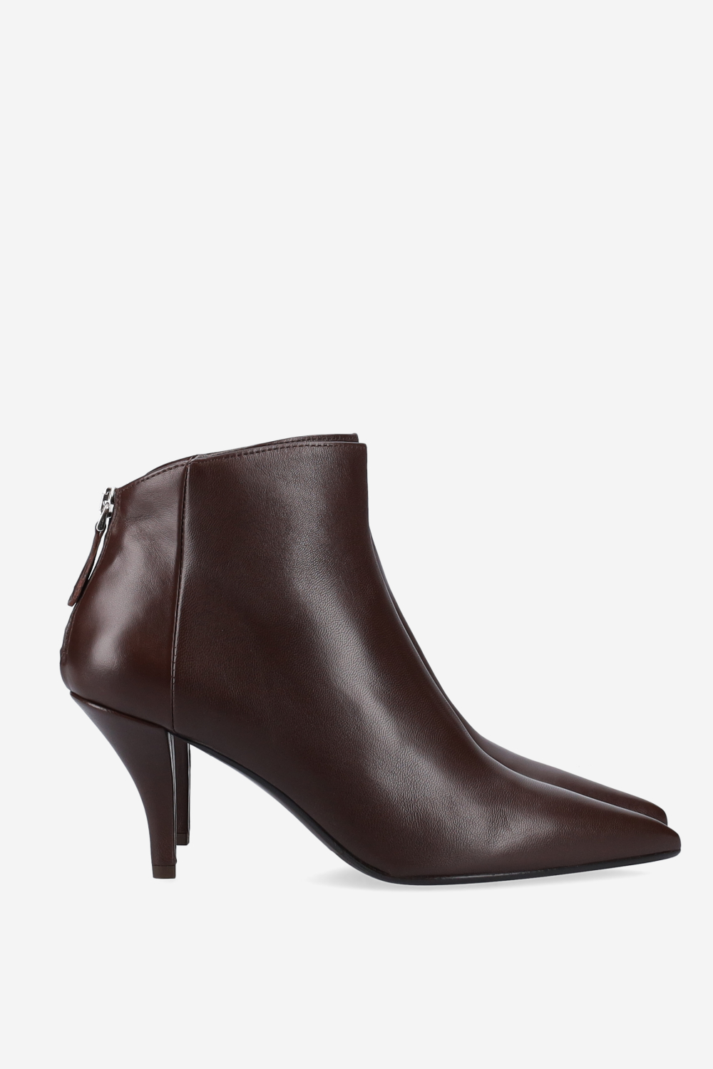 Pointed-toe leather ankle boots