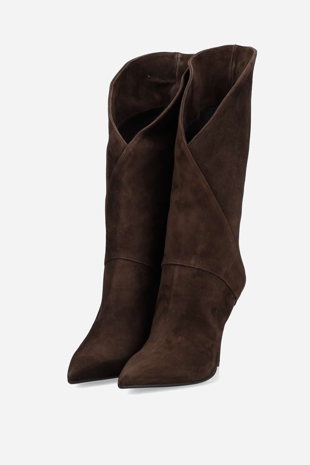 Pointed-toe suede boots