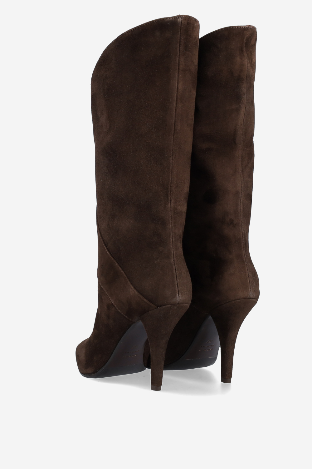Pointed-toe suede boots