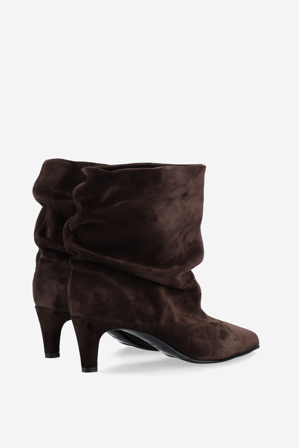 Pointed-toe suede ankle boots