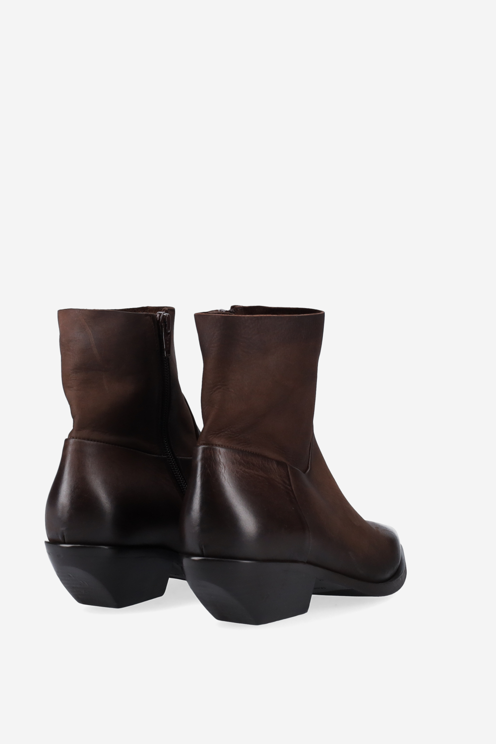Pointed-toe leather ankle boots