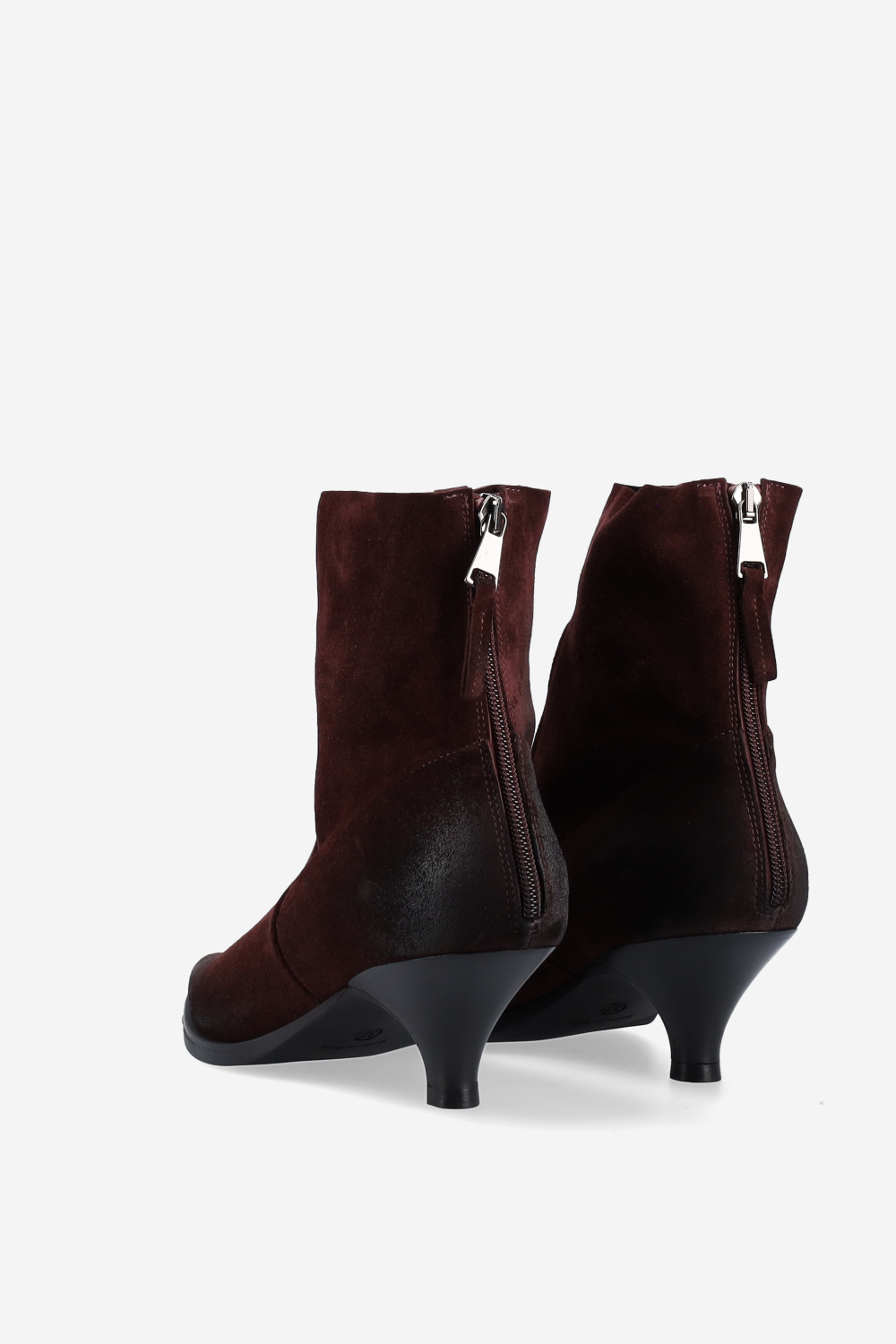 Pointed-toe suede ankle boots