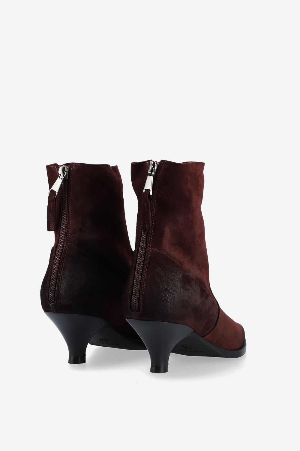 Pointed-toe suede ankle boots