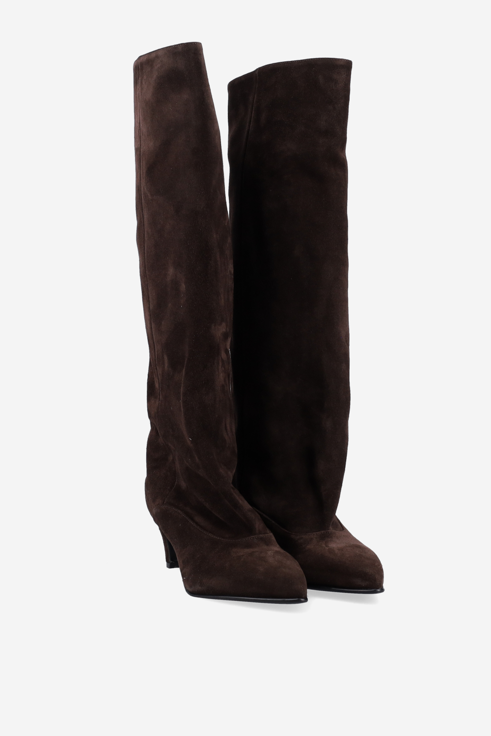 Pointed-toe suede boots