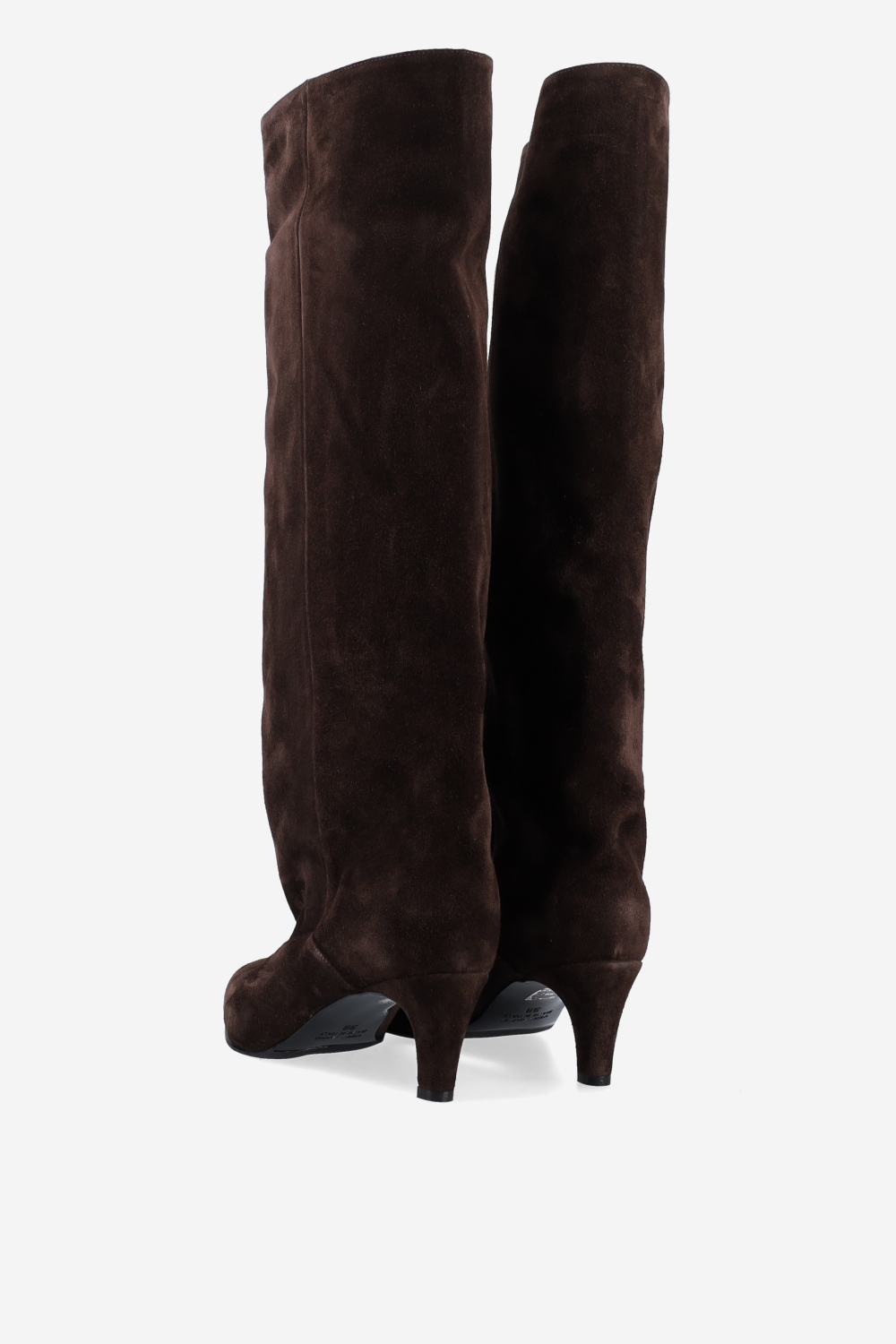 Pointed-toe suede boots