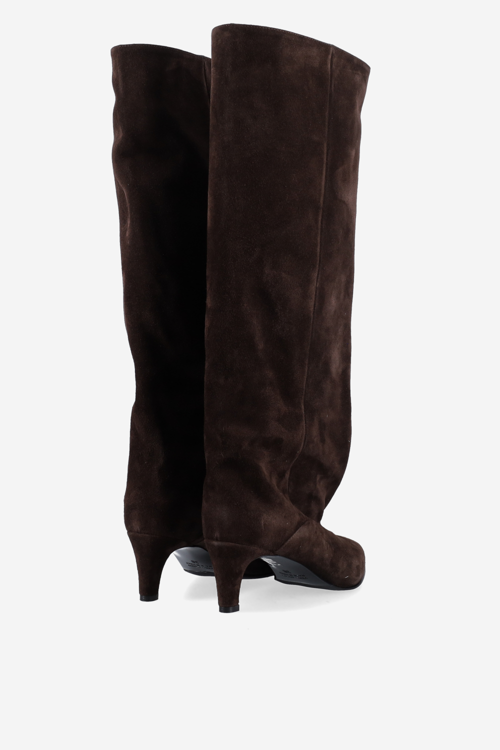 Pointed-toe suede boots