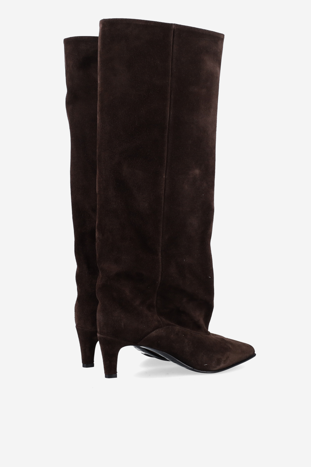 Pointed-toe suede boots